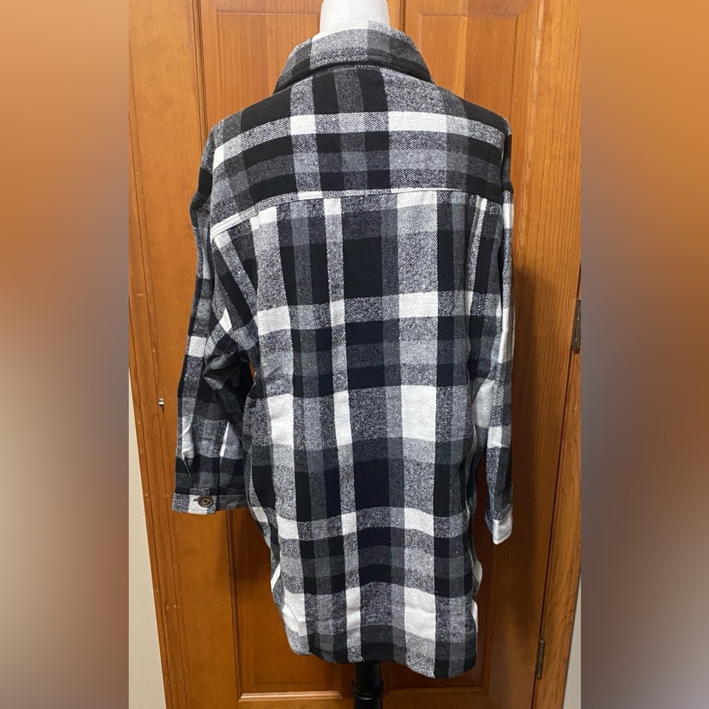 NWT Plus Size Plaid Brushed Knit Flannel Shacket - Picture 4 of 5